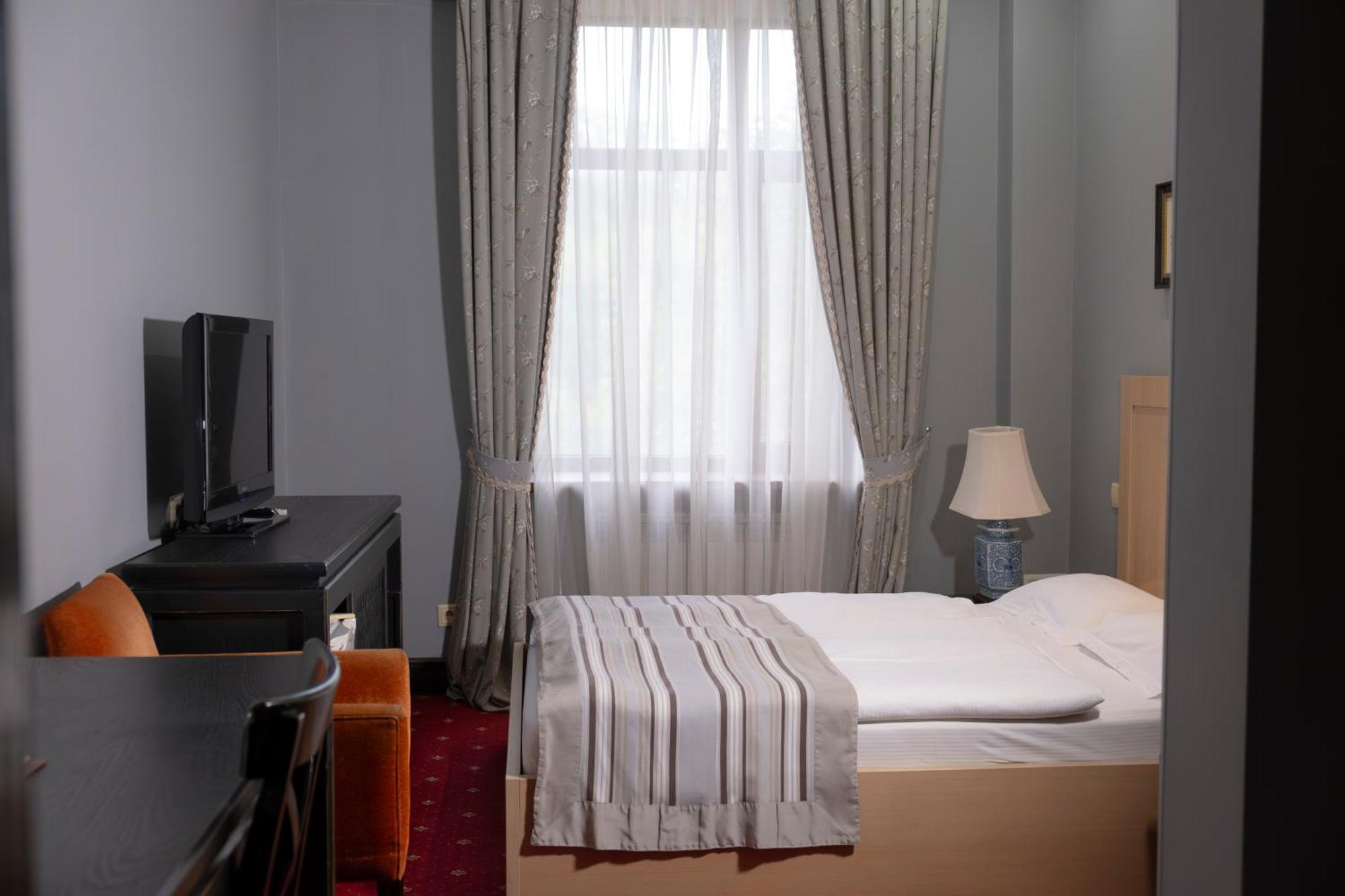 Plaza Hotel Кокшетау Екстериор снимка